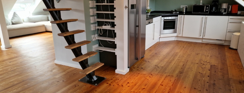 Dielenboden nach der Reinigung und Aufbereitung mit neuem Parkett-Öl in München Schwabing