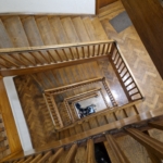 Bis man über die Dächer von Schwabing sehen kann, muss man viele Treppen steigen