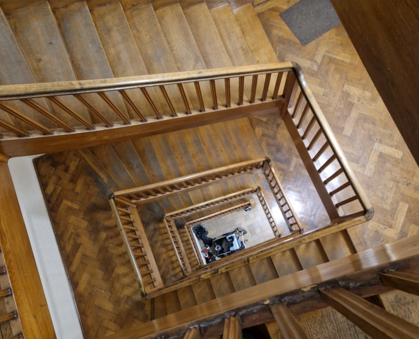 Bis man über die Dächer von Schwabing sehen kann, muss man viele Treppen steigen